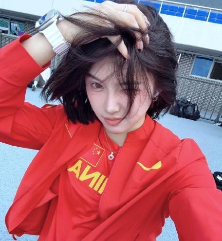 吴艳妮获亚锦赛季军 妈妈：希望她恢复最佳状态 带伤参赛展现坚韧