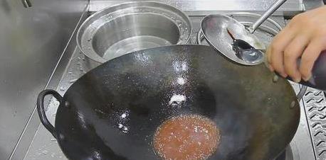 土豆切两刀裹点酱，半小时端上酥脆菜，咬一口香到邻居馋