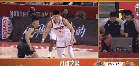 曾繁日手臂击打刘传兴被停赛2场 恶劣动作遭重罚