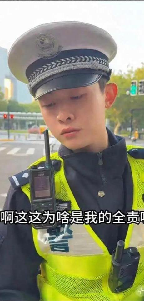 男子问AI如何定责 让交警重学交规