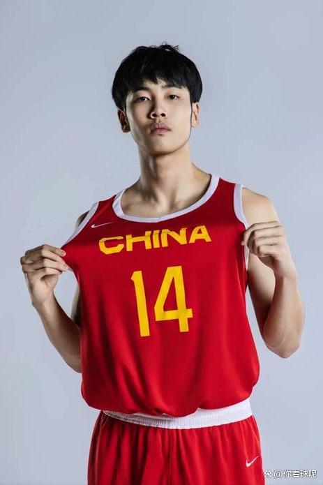 国青六连胜的背后 张博源持续大腿！但仍有大问题？