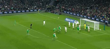 C罗遭重击！染国家队首红无缘世界杯首轮 生涯首次国家队染红