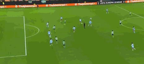 怒轰20米世界波!25岁安东尼杀疯:15分钟造2球 1年14球全欧第2 带伤作战仍封神