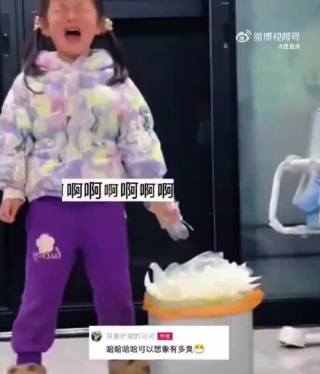 女儿执意养狗铲屎时恶心到吐 妈妈:自己选的要负责到底,责任感从小培养