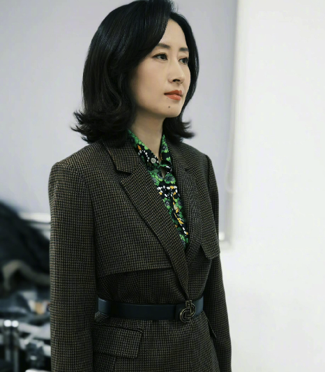 ​穿衣显瘦脱衣有肉！47岁的刘敏涛身材好绝