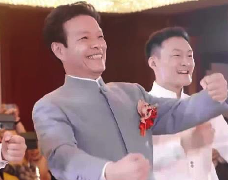 婚禮現(xiàn)場(chǎng)河南新娘開(kāi)唱豫劇 網(wǎng)友：唱出了文化自信的美