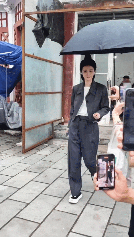 王楚然回应臭脸 幽默自嘲化解误会
