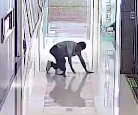 谢谢你们！男子一路狂奔救下6岁男童