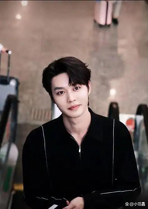 柯淳自曝经济状况紧张点外卖要用券 高收入与用券反差引质疑