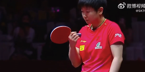 孙颖莎和王楚钦的奖杯真的摆了满满一屏！