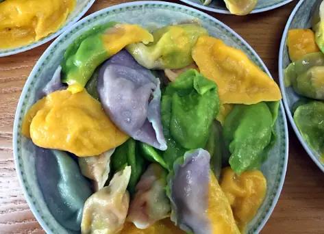 草原美食大揭秘：8款蒙古热门美食，让你一口吃遍草原风味！