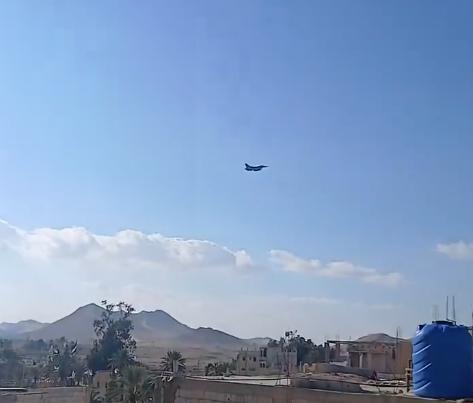 遇襲事件后美軍F-16飛越敘城市上空 展示武力回應(yīng)