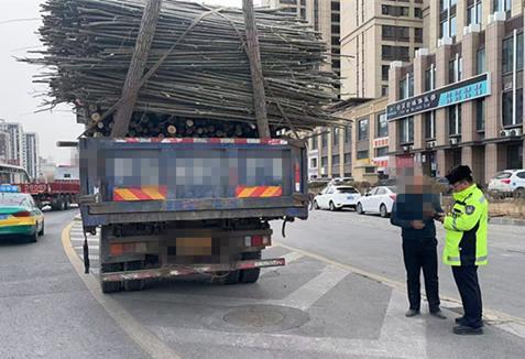 貨車超載危害大 別讓貨車變“禍車” 危機四伏隱患多