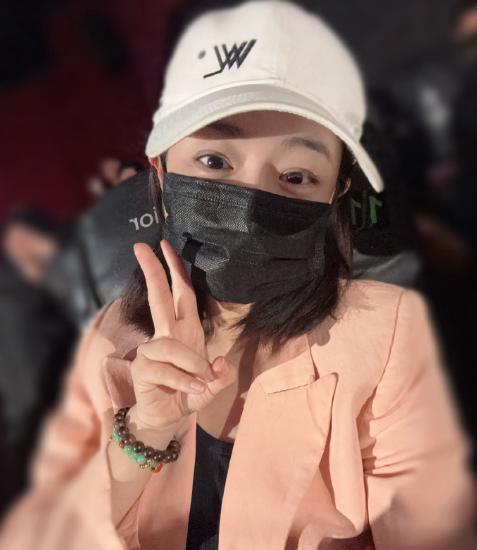 陈晓现身宁波又高又瘦，37岁仍有少年感，经纪人背LV包气场好强 低调出行引发轰动