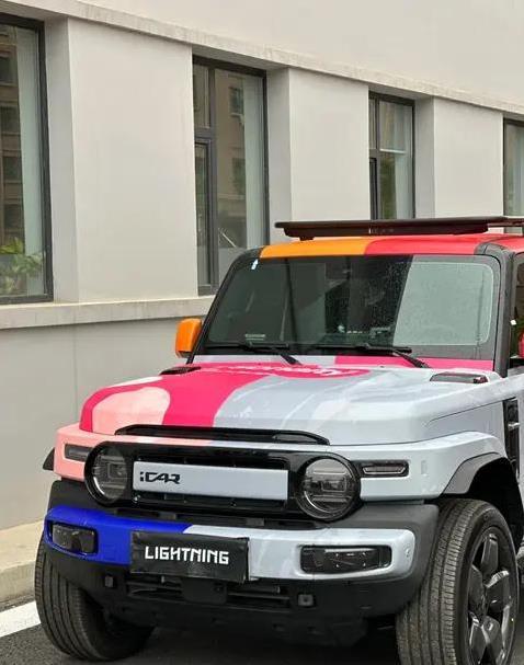 街头最靓iCAR V23，彩色涂装吸睛无数，你敢开吗？