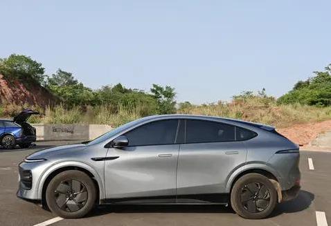 17万小鹏G6吊打Model Y？空间超大，智能拉满！