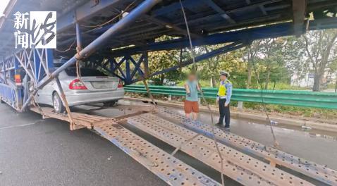 高速驚現(xiàn)52米“貪吃車”！民警：你這不是火車啊