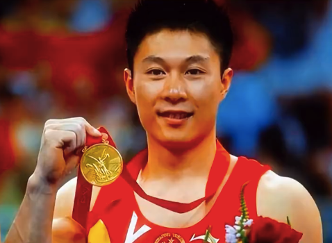 李小鹏一小时体能课10万元被拍下 不少网友表示羡慕这个幸运儿