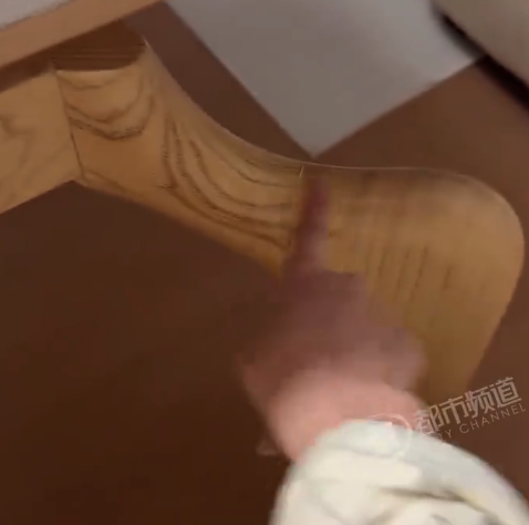 桌腿设计奇葩女生直夸舒服 网友：设计师不语，只是一味地懂你