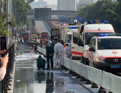 广州海珠一货车起火无人伤亡被困 明火已扑灭