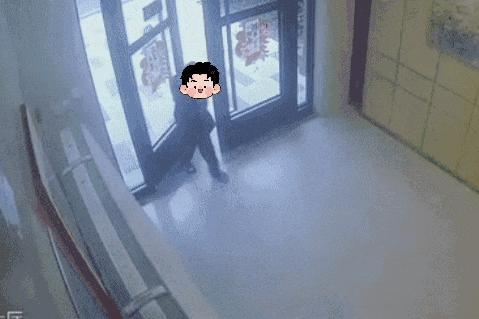 男孩点床垫家长赔超2万 一时好奇引发火灾