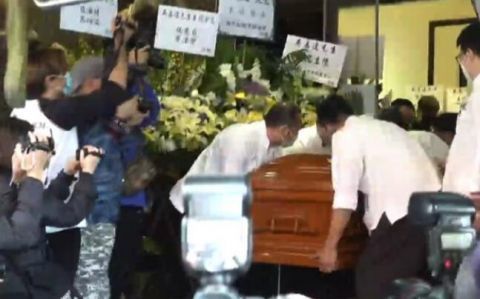 吴孟达儿子透露爸爸临终遗愿：好好照顾妈妈