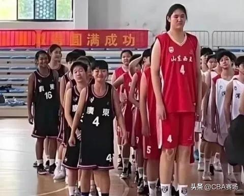 16岁2米27身高超姚明！女篮小将未来或成国家队主力中锋