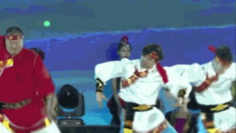 朝鲜族院长回应与学生共跳蒙古舞走红 铁汉柔情舞动魂魄
