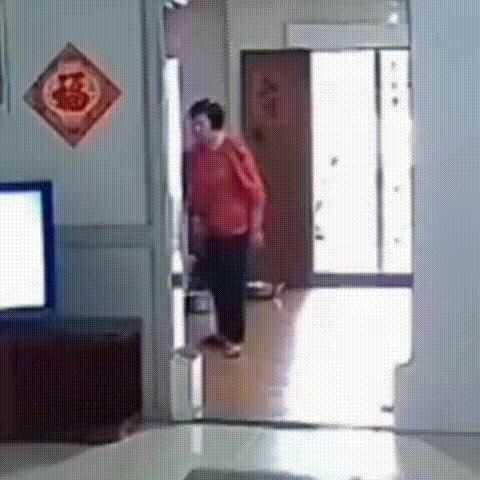 高压锅煮粽子致爆炸女子发声 警惕厨房“炸弹”