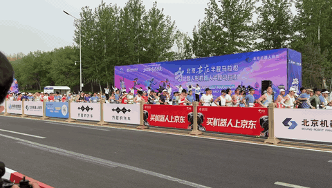 在馬拉松賽道上,人類成了