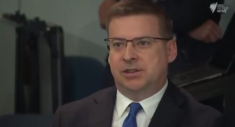 澳总理莫里森威胁记者：调查国会性丑闻，得小心