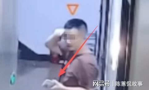 陌生男子行为诡异敲女子家门 独居女生警惕拒开