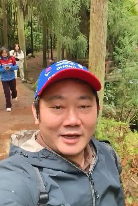 李亚鹏发博回应张雪为嫣然捐款