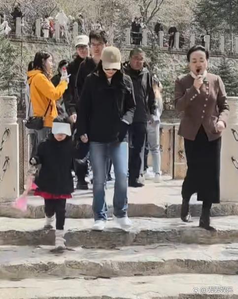 郭晶晶全家山西旅游 温馨家庭游引关注