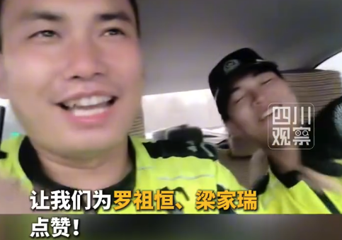 暴雨突袭警车里挤满躲雨群众 网友：致敬，注意安全！