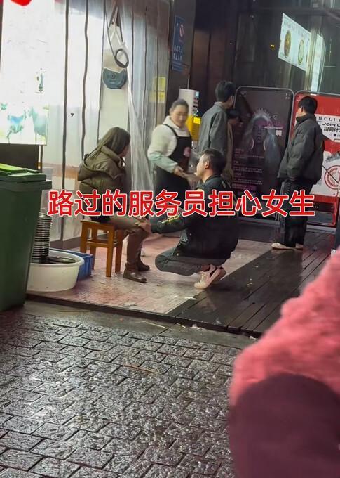 男子狂扇自己称后悔花10万再婚 情绪不稳定的男人需远离