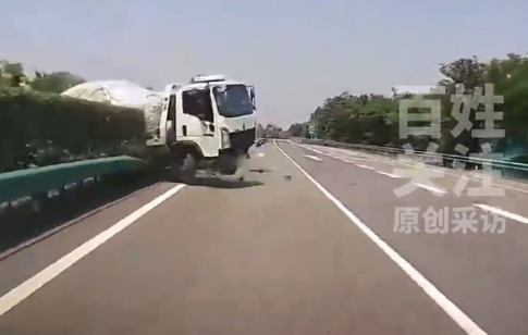 男子高速路极限操作避开对向货车 仅两处漆面受损