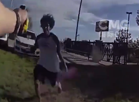 美国警察被控枪杀精神异常黑人男子 