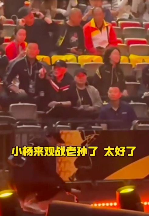 杨广弟来给孙颖莎加油了 网友：太贴心了！看得人心里暖暖的