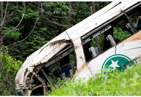 墨西哥西部一客车坠崖致15人死亡