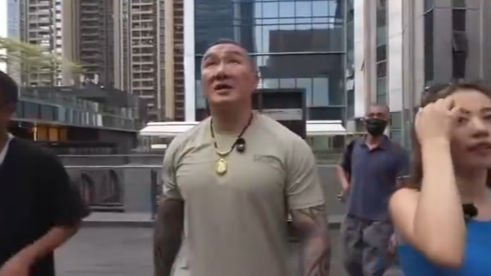 台湾网红“馆长”感叹深圳高楼林立