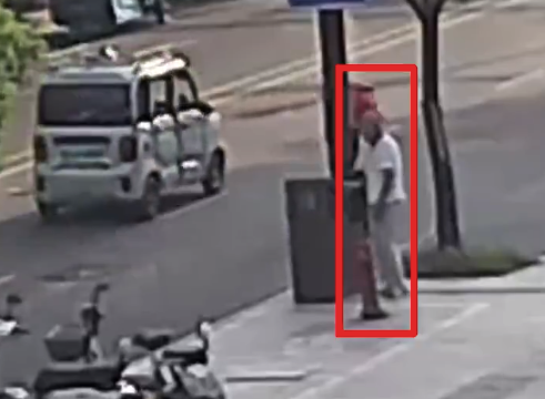 104岁老人街头“徘徊” 民警暖心救助