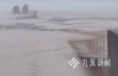 湖南石门极端暴雨铁索桥10秒被冲断 