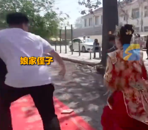 新娘怕被要求唱歌一路跑向新郎家中 娘家人360度守护