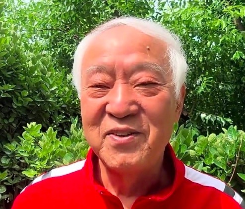 牛群02年已吊注销全部企业 裸捐全部财产引发热议