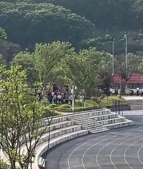 化糞池墜亡學(xué)生父親再發(fā)聲 希望孩子早日入土為安
