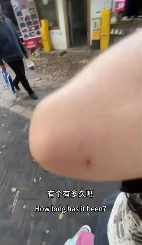 景区商家驱赶拍照游客被停业整改 公共区域拍照权利引争议