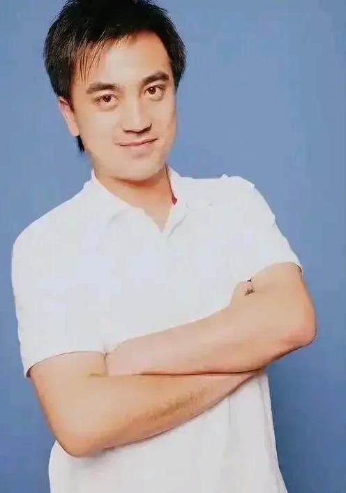 搭档于和伟没红,搭档殷桃没红,39岁搭档郭京飞演《驻站》,红了