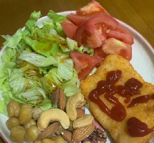 天津大姐自掏腰包，给孙子做早餐，网友：退休金没5000不敢这么吃
