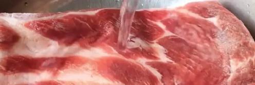 解冻肉不要用水泡，饭店大厨分享秘诀，5分钟快速解冻，快试试！
